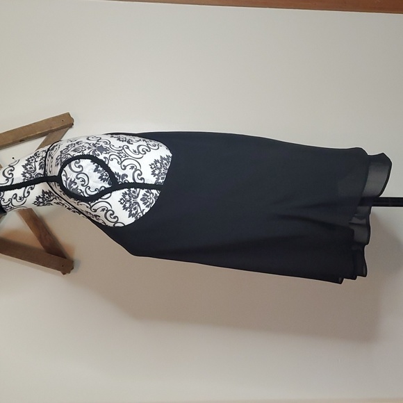 Francesca's Thin Straped Top NWT - Picture 5 of 7